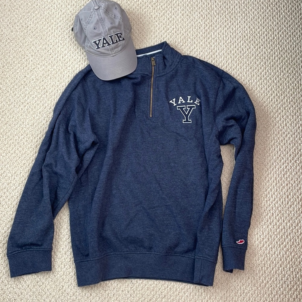 Yale 1/4 zip sweatshirt with hat